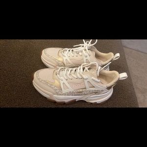 Brand new Michael kors tennis shoes. Size 8!